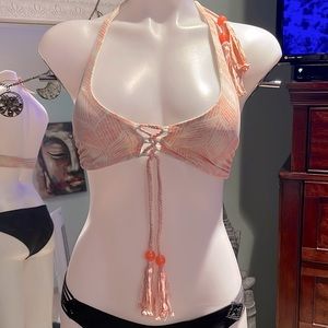 $5 if you bundle 2 or more items 🫶🏽Cute bikini top